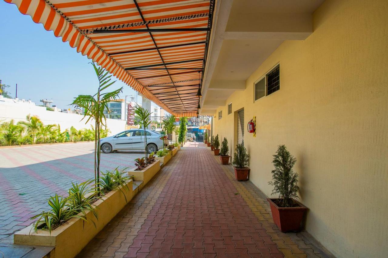 Oyo 22837 Chairmen'S Hotel Bengaluru Kültér fotó